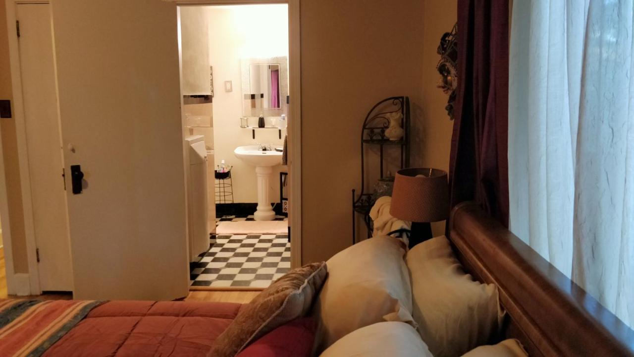 | Maurrocks - A Pocono Mountains B&B