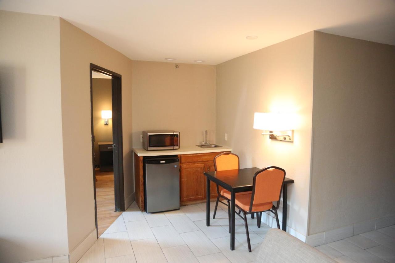 | Super 8 by Wyndham Portsmouth