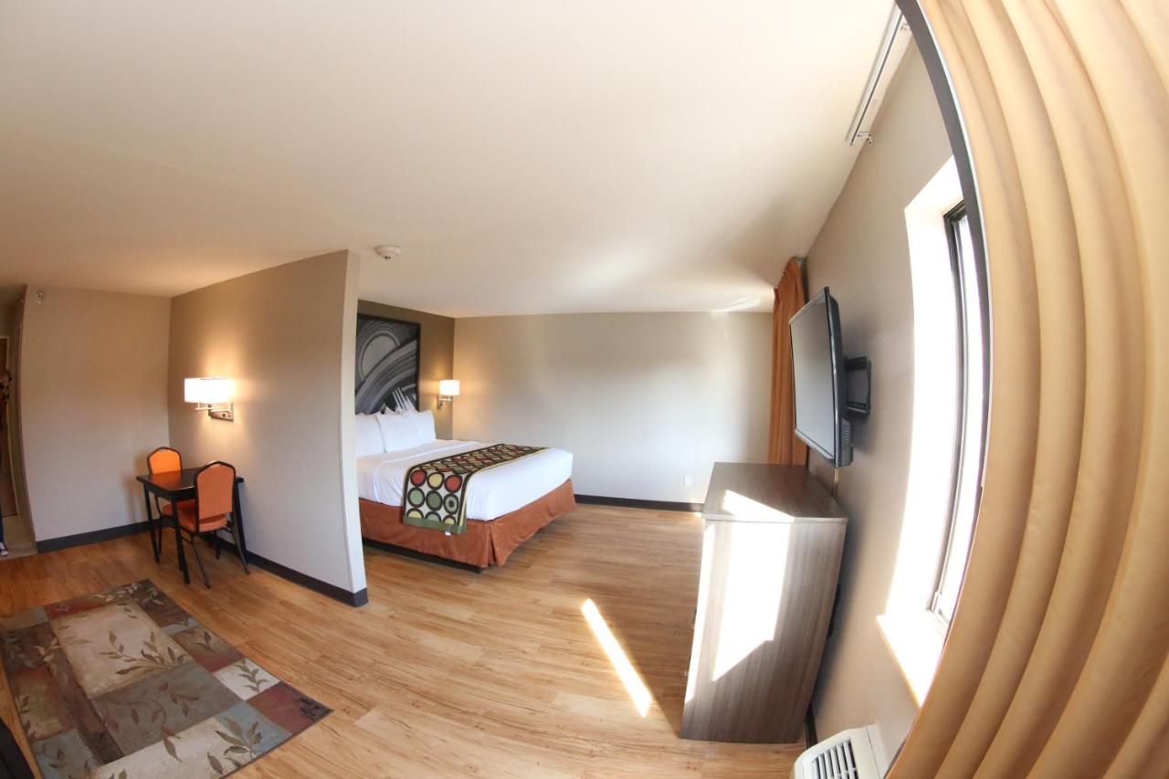 | Super 8 by Wyndham Portsmouth