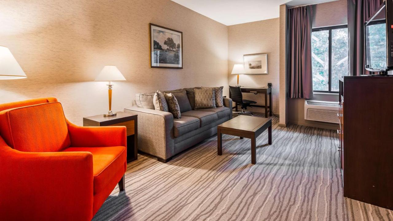 One Bedroom King Suite with Sofa Bed at Heritage Hotel, Golf & Conference Center