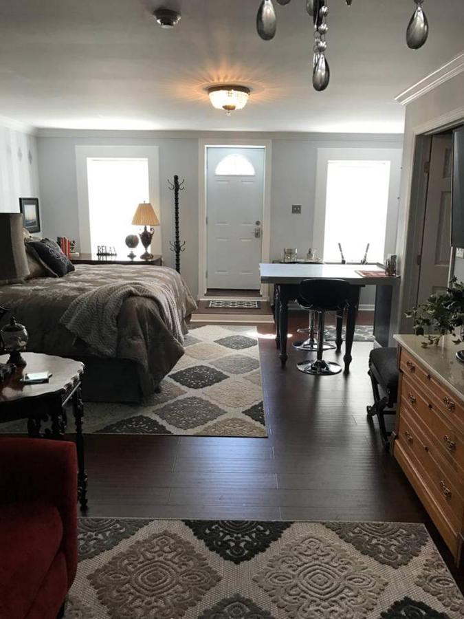 | Caroline's Bed and Breakfast