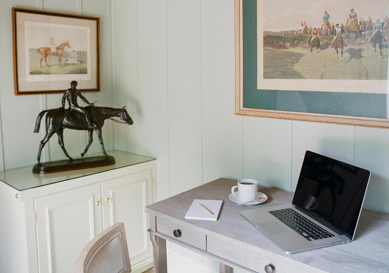 | The Red Fox Inn & Tavern