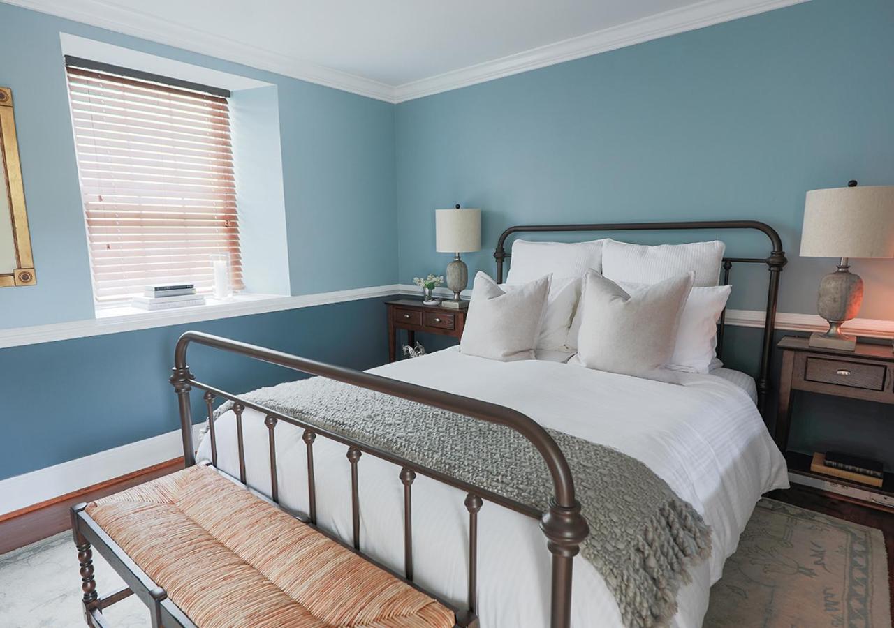 | The Red Fox Inn & Tavern