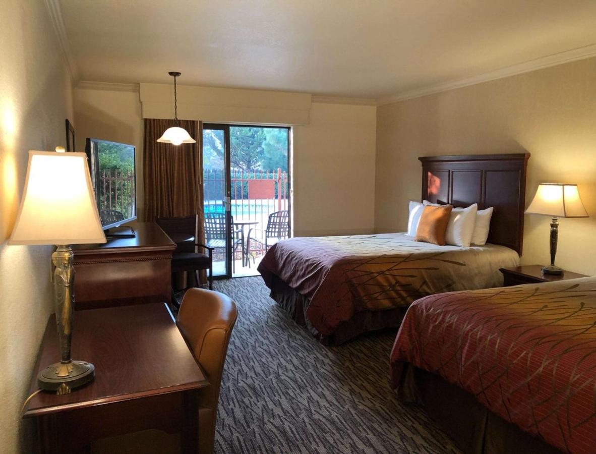 Deluxe Queen Suite with Two Queen Beds - Non-Smoking at Best Western Plus Humboldt House Inn