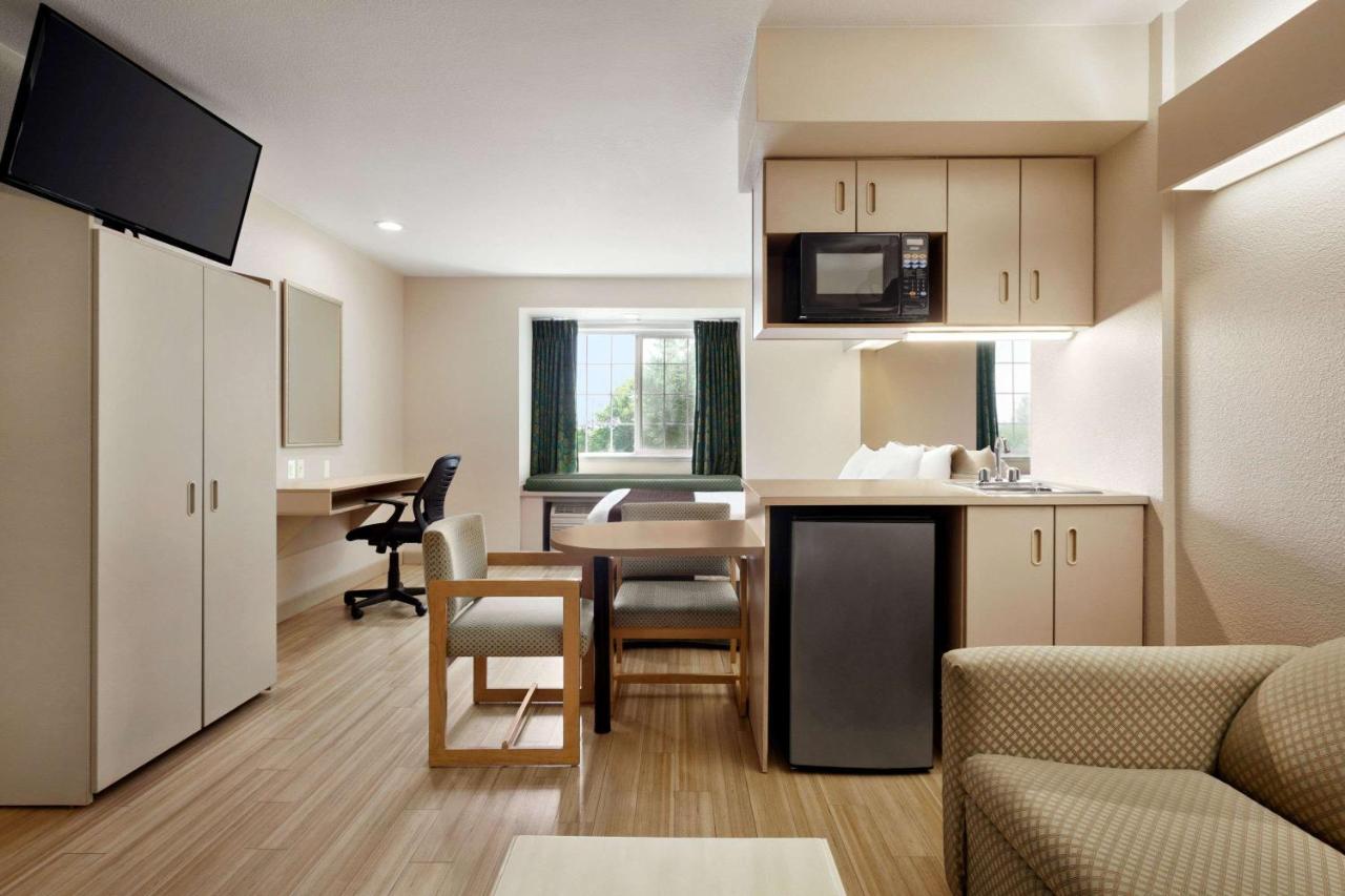 | Microtel Inn & Suites Lodi