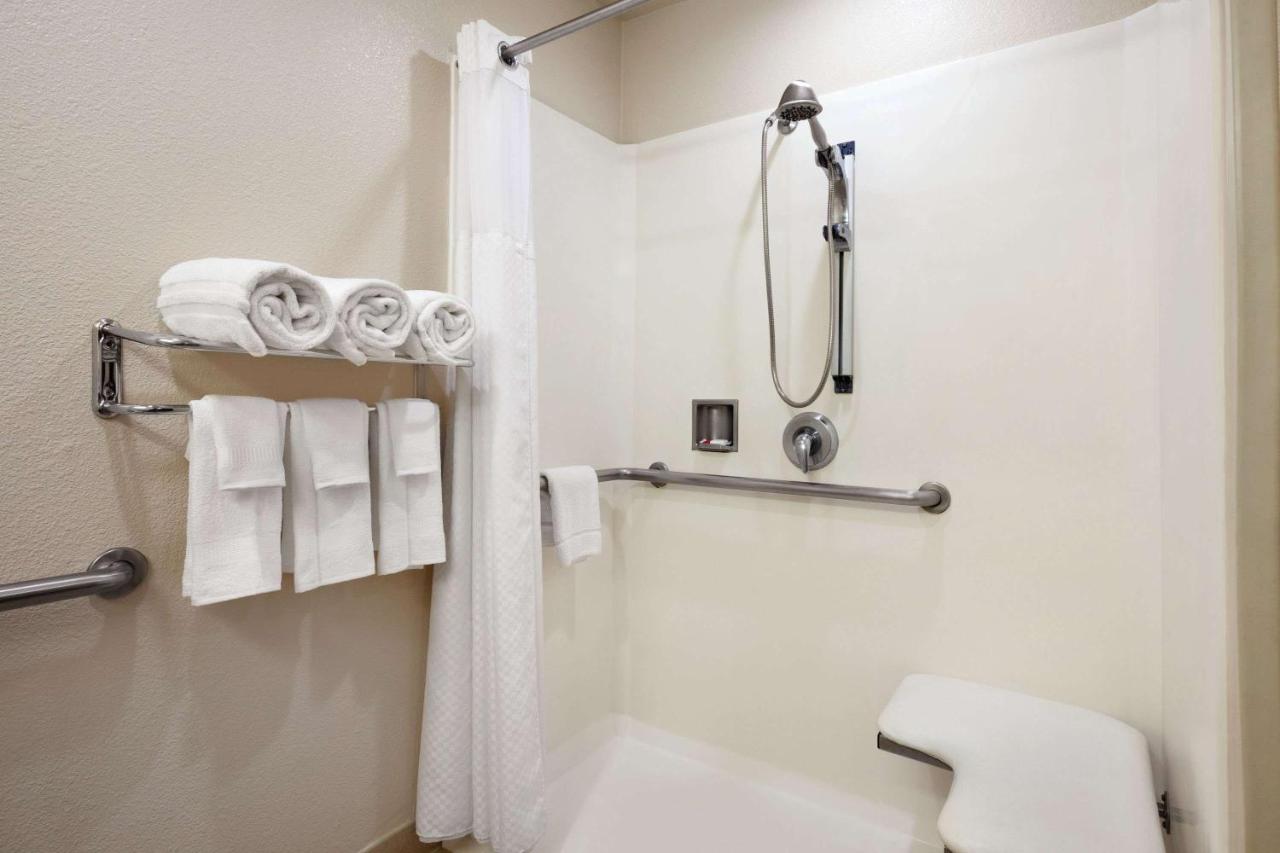 | Microtel Inn & Suites Lodi