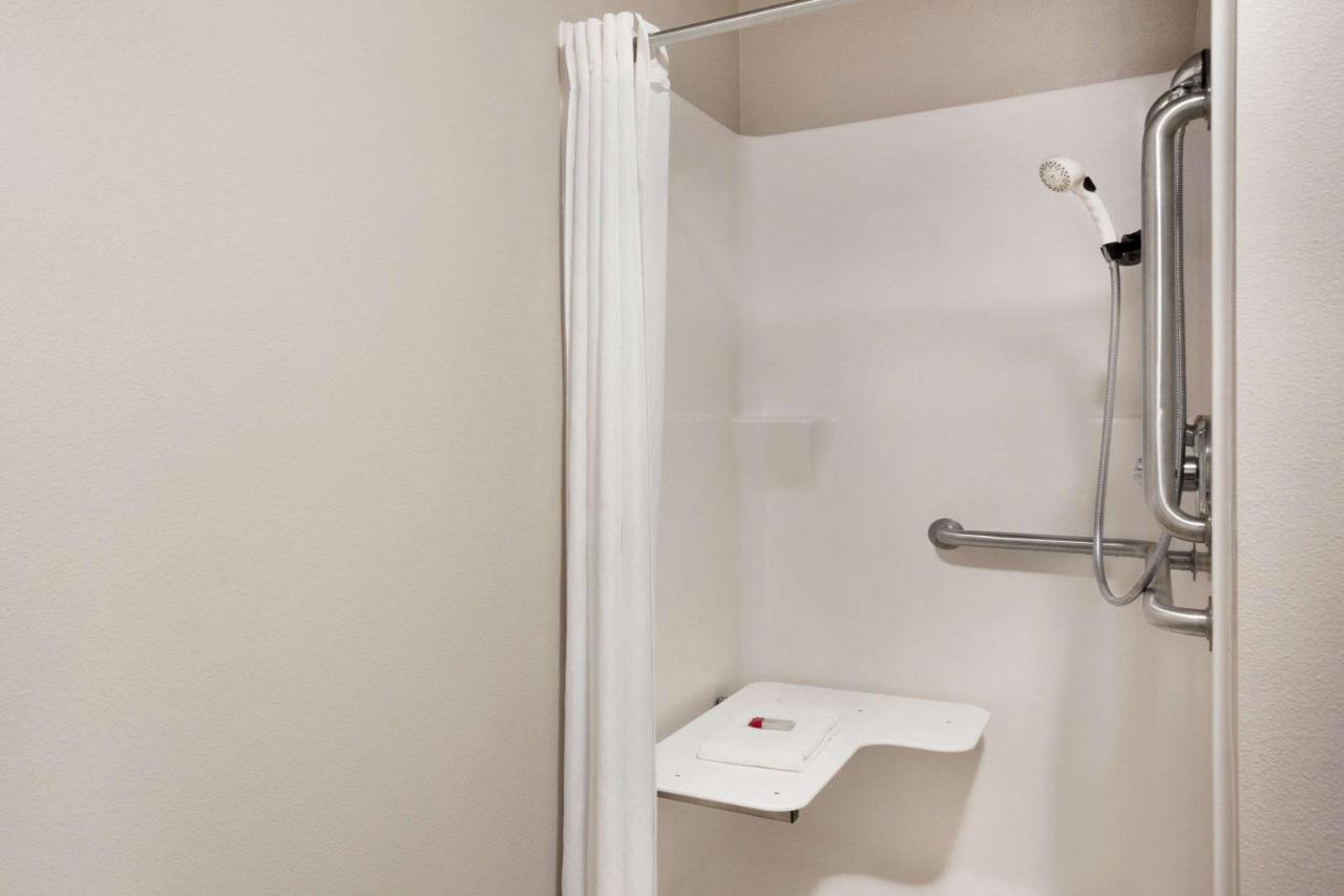 Double Room with Two Double Beds - Mobility Access/Non-Smoking at Baymont by Wyndham Hearne