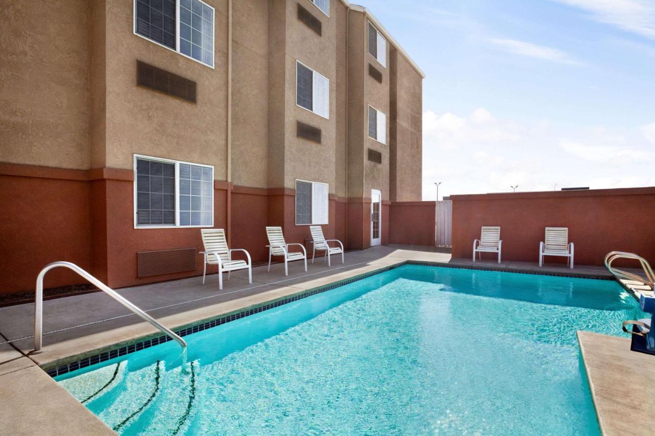 | Microtel Inn & Suites Lodi