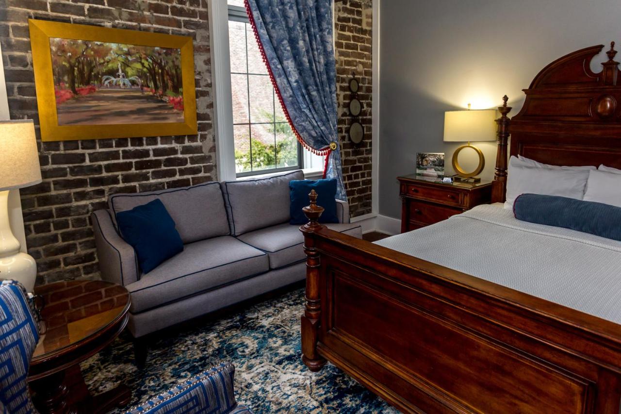 Standard Queen Room at East Bay Inn, Historic Inns of Savannah Collection