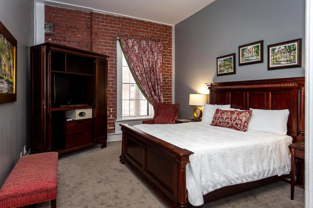 Deluxe King Room at East Bay Inn, Historic Inns of Savannah Collection