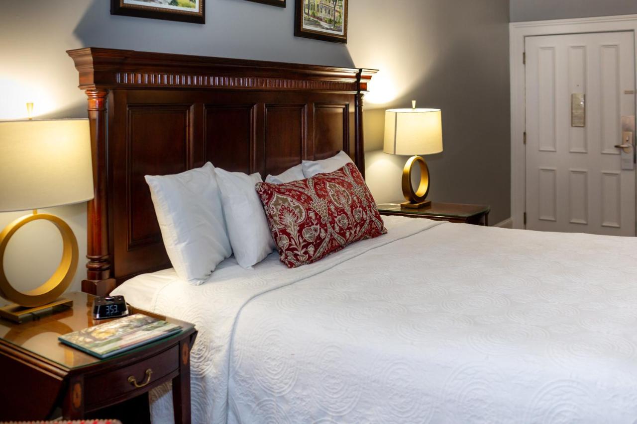 Deluxe King Room at East Bay Inn, Historic Inns of Savannah Collection