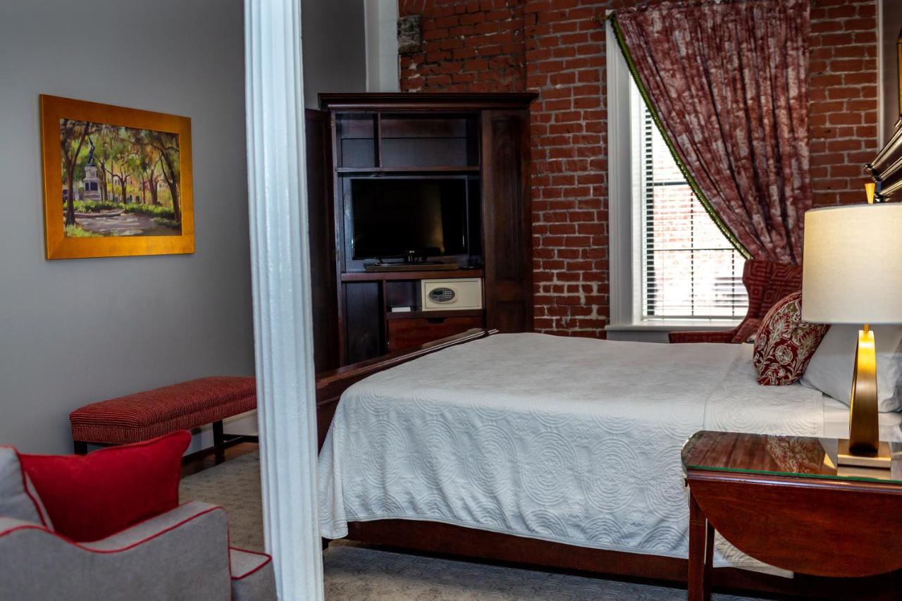 Deluxe King Room at East Bay Inn, Historic Inns of Savannah Collection