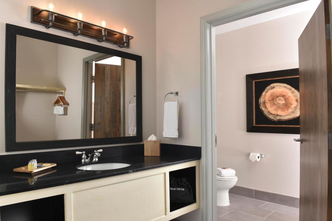 Suite with Hot Tub at Stoney Creek Hotel Tulsa - Broken Arrow