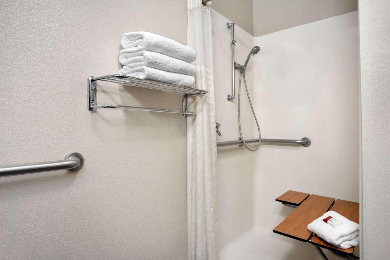Deluxe Queen Room - Mobility Access/Non-Smoking at Travelodge by Wyndham Yuma