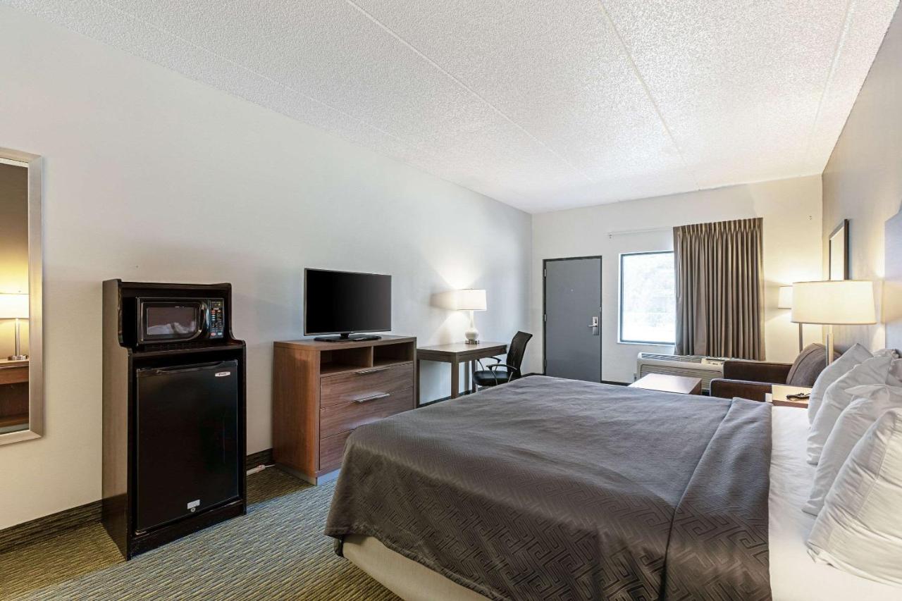 King Room - Disability Access/Non-Smoking at Econo Lodge Vero Beach - Downtown