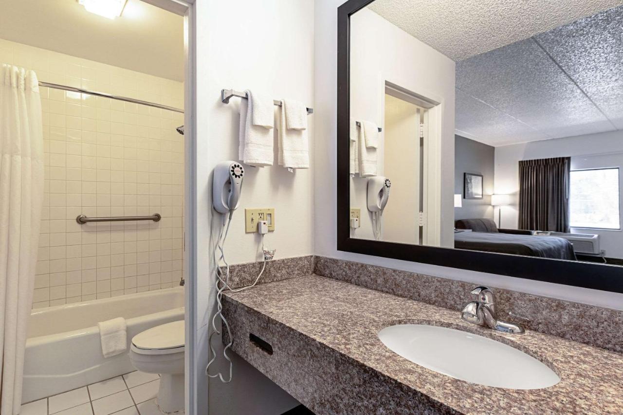 King Room with Sofa Bed - Non-Smoking at Econo Lodge Vero Beach - Downtown