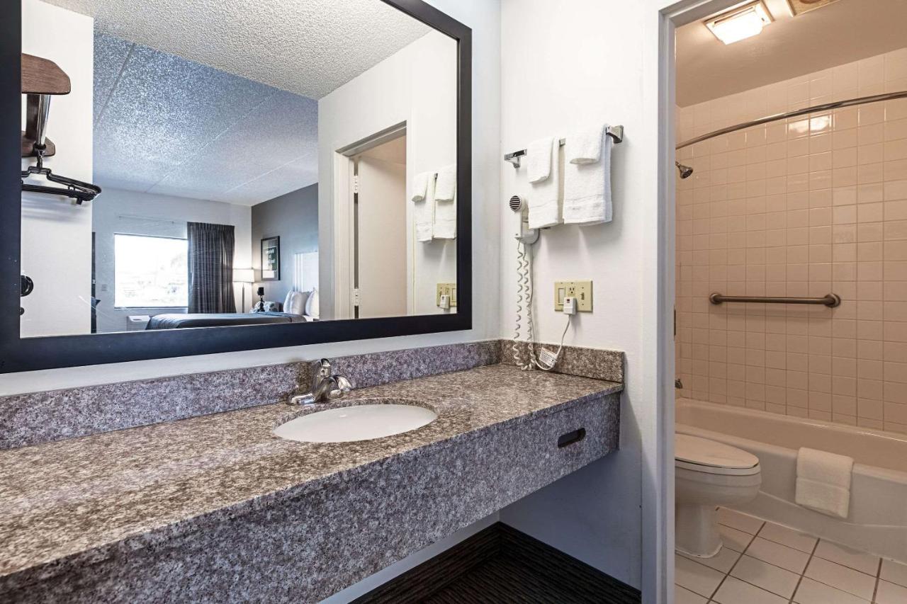 Queen Room with Two Queen Beds - Non-Smoking at Econo Lodge Vero Beach - Downtown