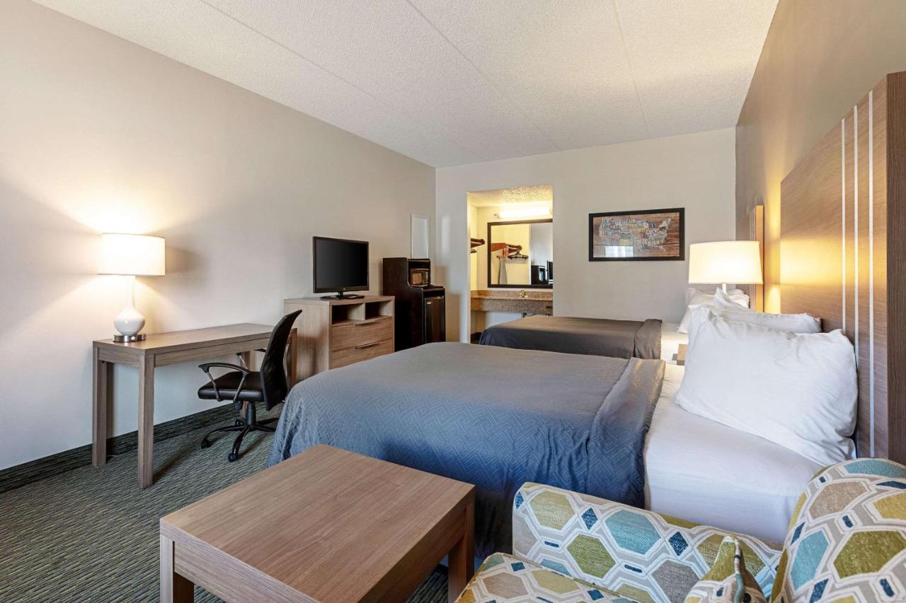 Queen Room with Two Queen Beds - Non-Smoking at Econo Lodge Vero Beach - Downtown
