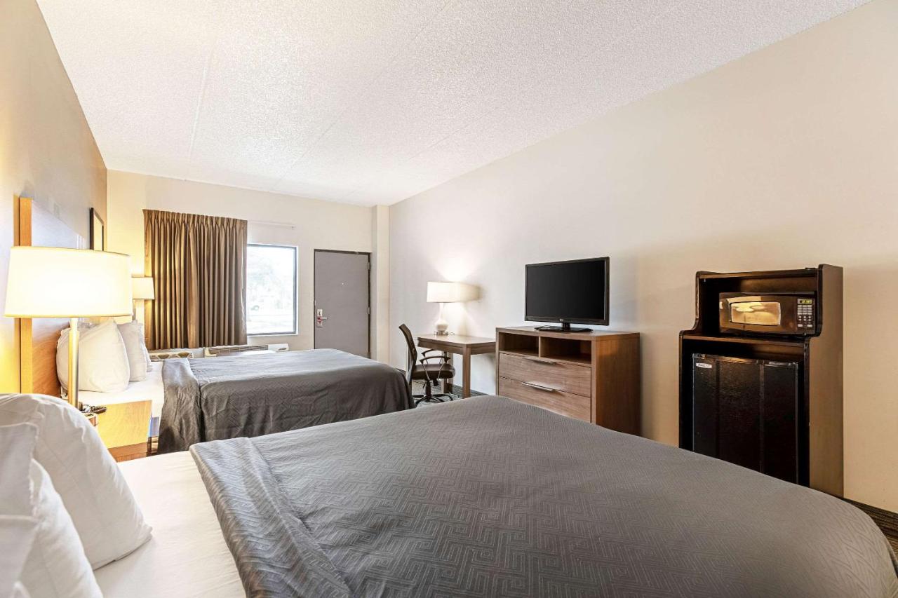 Queen Room with Two Queen Beds - Non-Smoking at Econo Lodge Vero Beach - Downtown