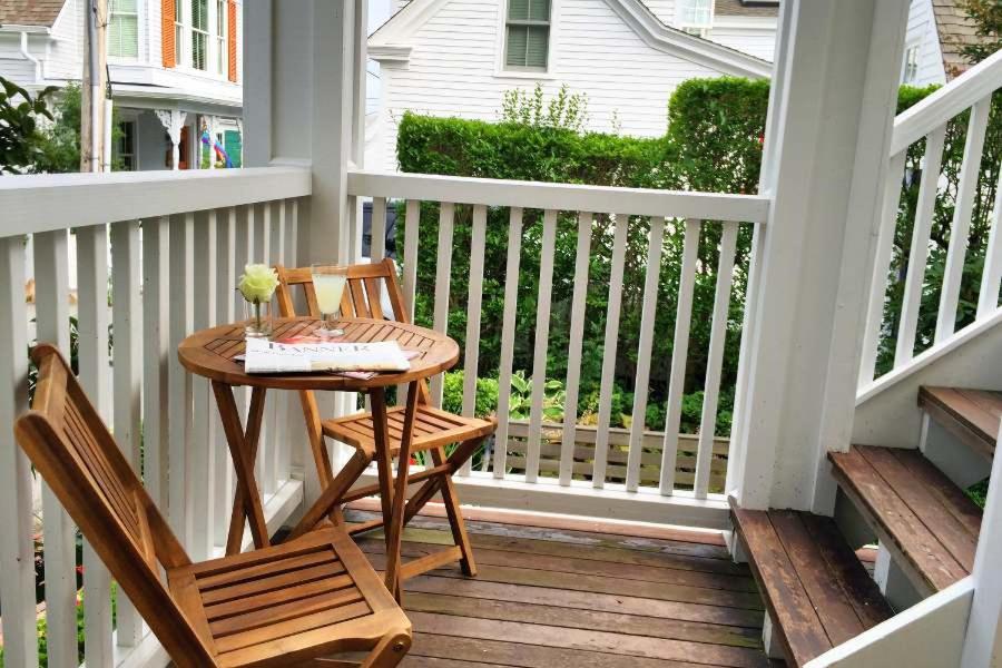 | Benchmark Inn