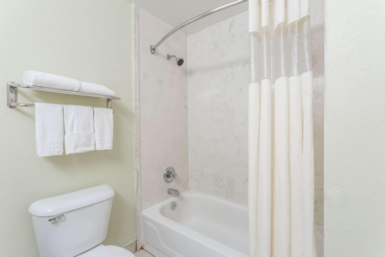 Deluxe King Room - Non-Smoking at Super 8 by Wyndham Hull Street Midlothian / Richmond Area
