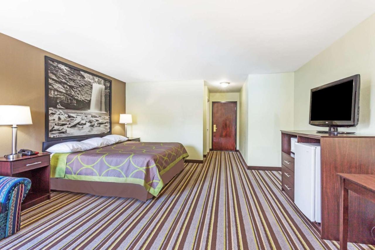 King Room - Non-Smoking at Super 8 by Wyndham Hull Street Midlothian / Richmond Area