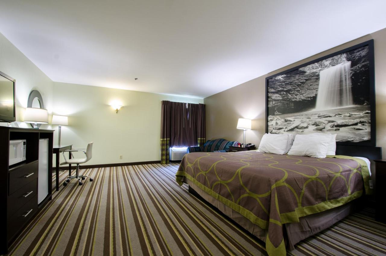 Deluxe King Room - Non-Smoking at Super 8 by Wyndham Hull Street Midlothian / Richmond Area