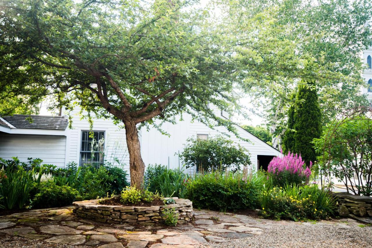 | Four Columns Inn