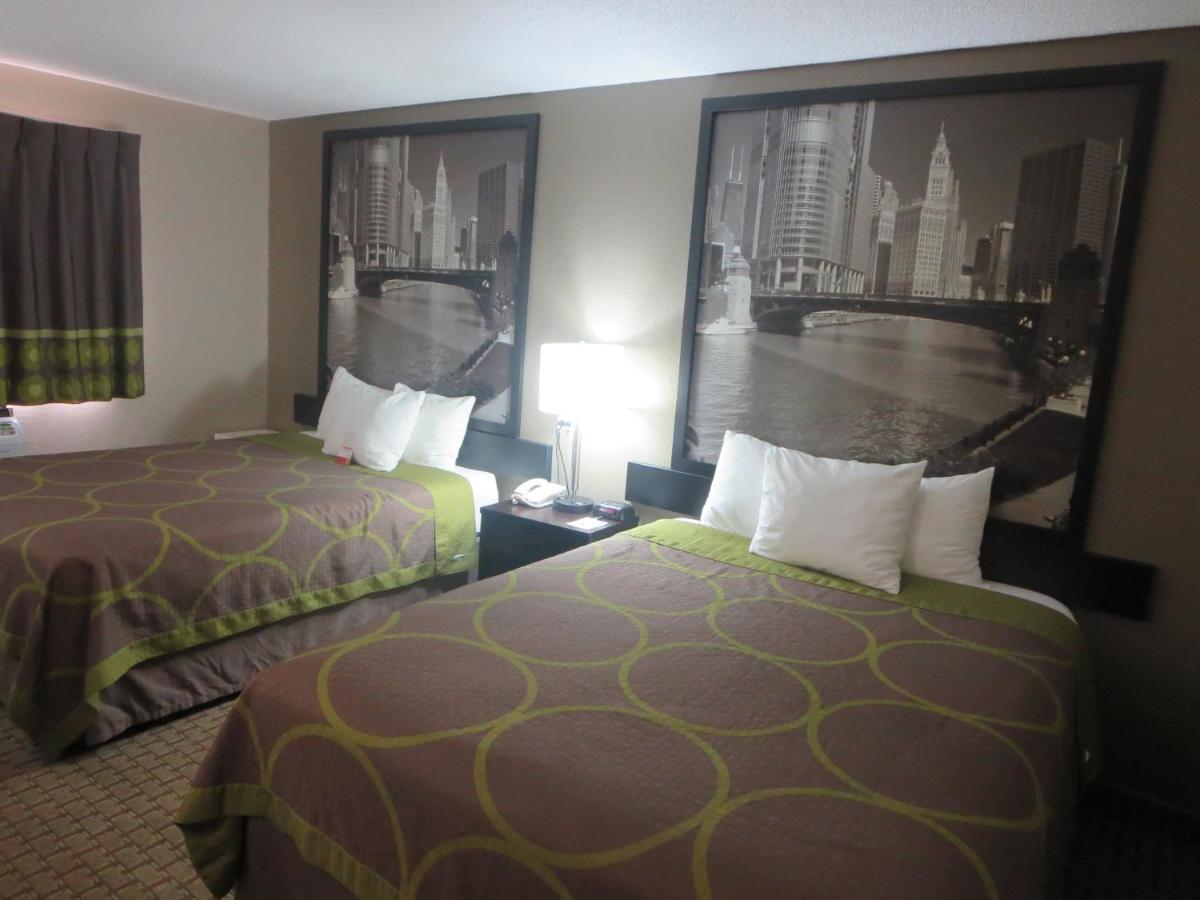 | Super 8 by Wyndham Mundelein/Libertyville Area