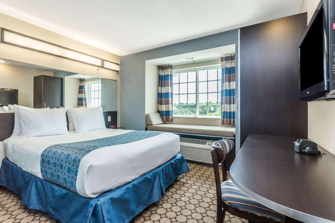 | Microtel Inn & Suites by Wyndham Spring Hill/Weeki Wachee