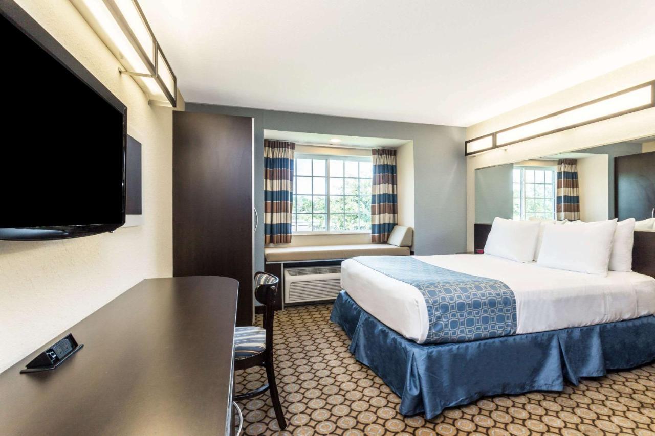 | Microtel Inn & Suites by Wyndham Spring Hill/Weeki Wachee