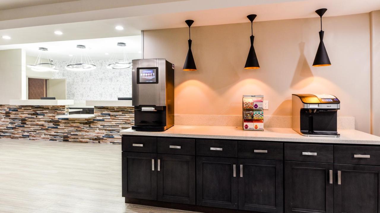  | Hollywood Inn Suites Hotel