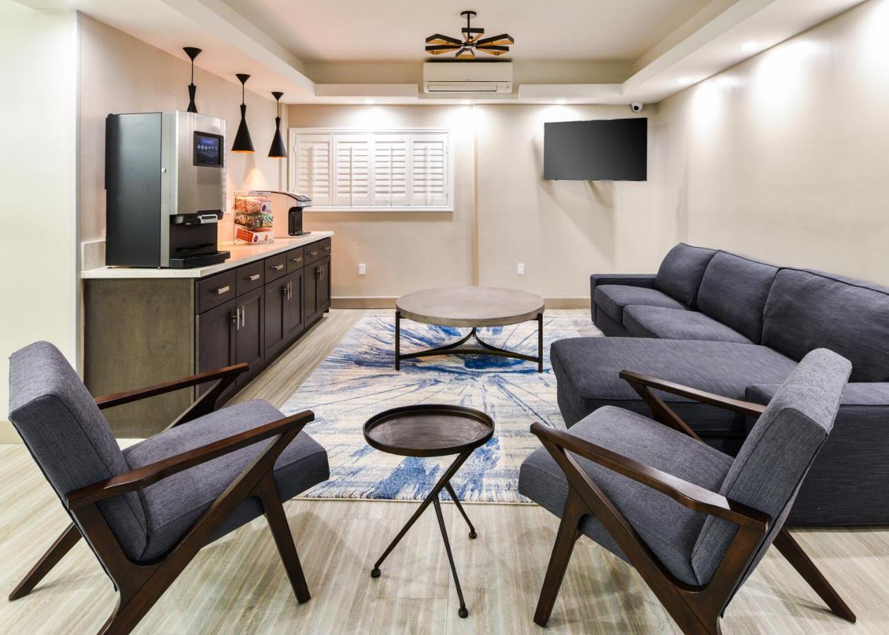 | Hollywood Inn Suites Hotel