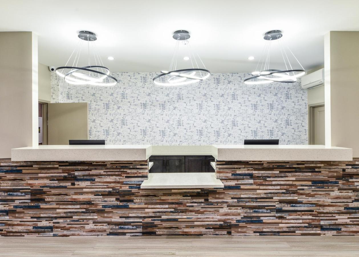 | Hollywood Inn Suites Hotel