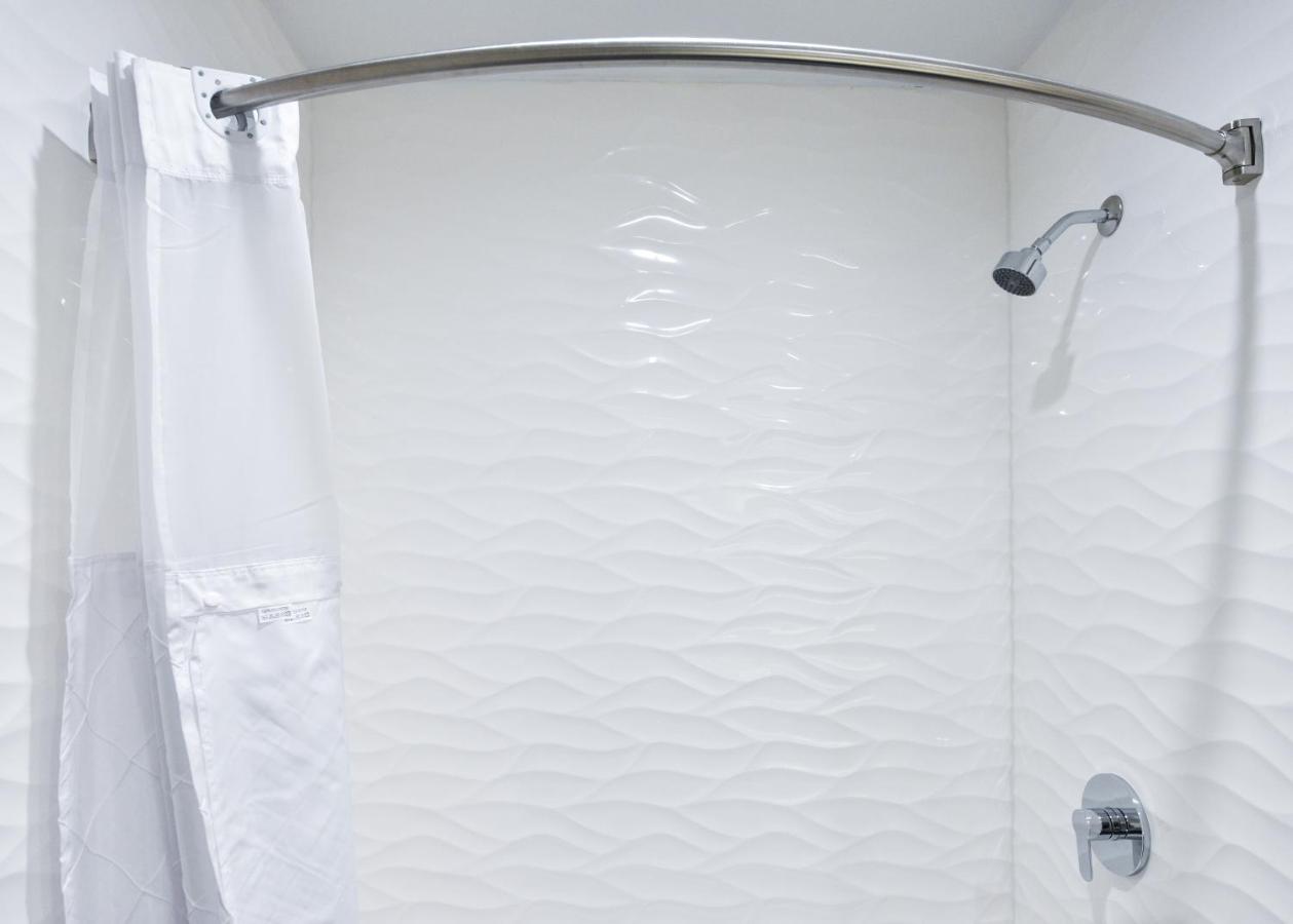  | Hollywood Inn Suites Hotel