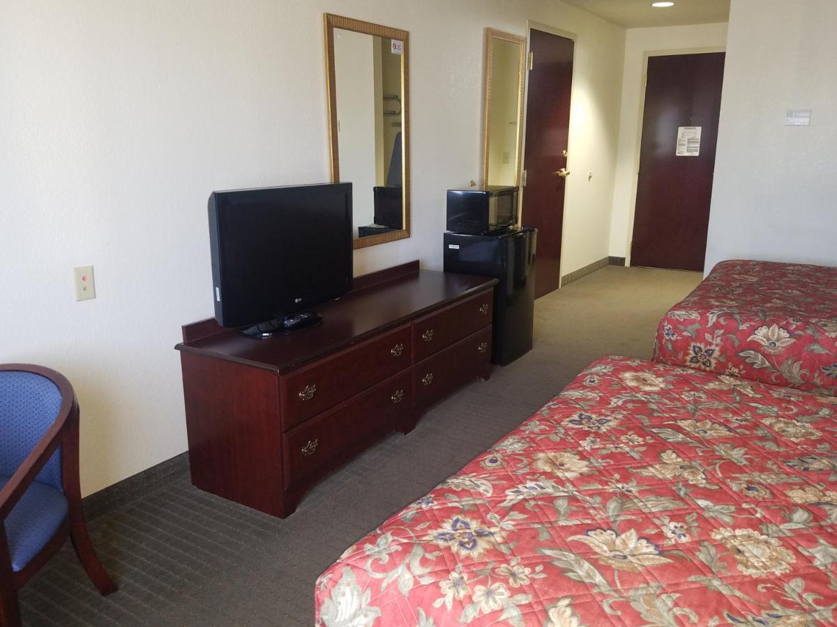  | HomeTown Hotel