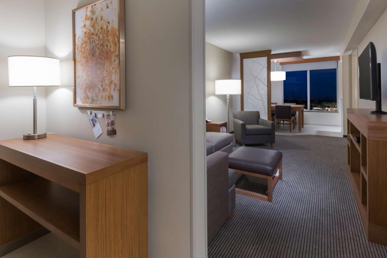 King Suite at Hyatt Place Marlborough/Apex Center