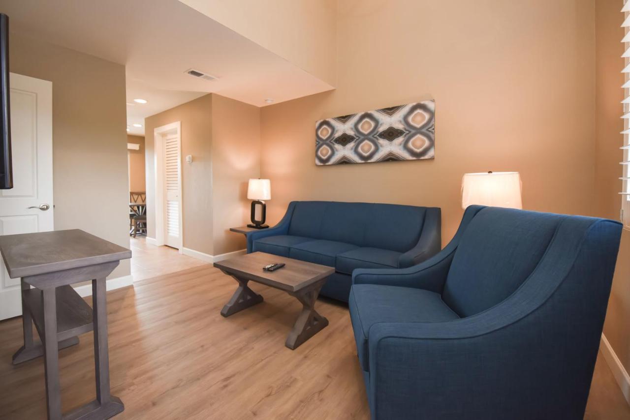 Hearing Impaired King Suite with Balcony - Non Smoking at Waterside Suites & Marina