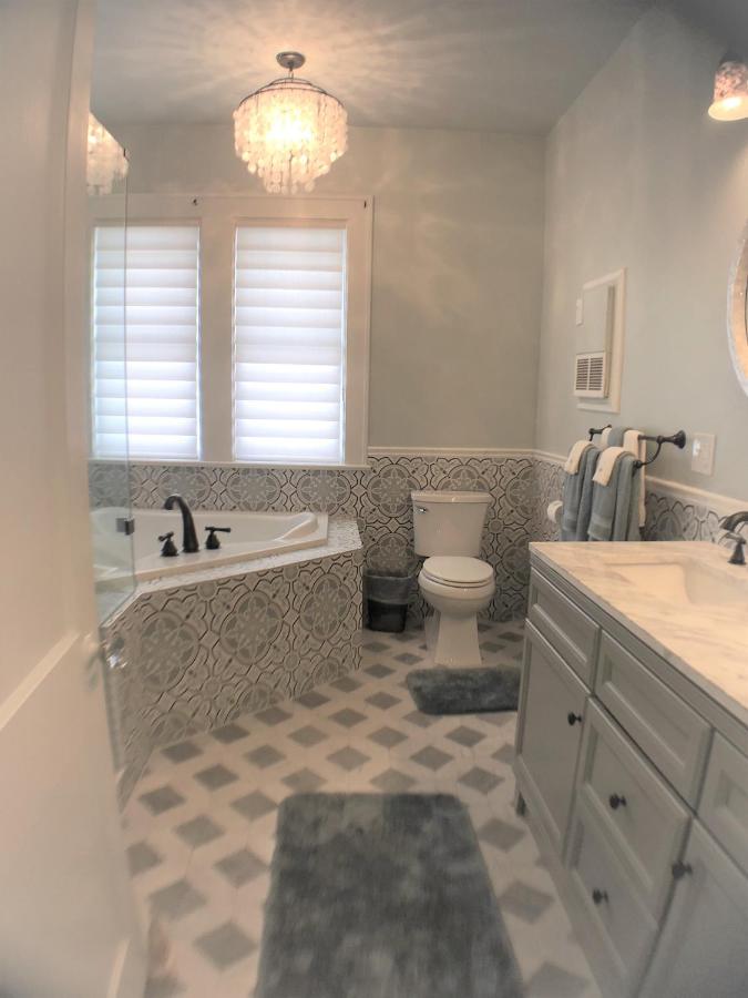  | Avenue O Bed and Breakfast