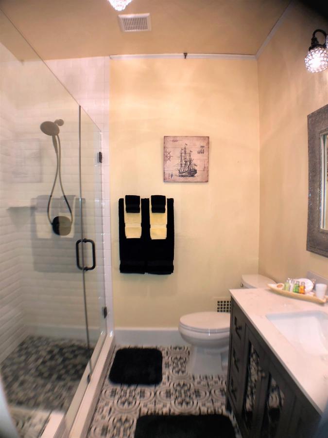 | Avenue O Bed and Breakfast