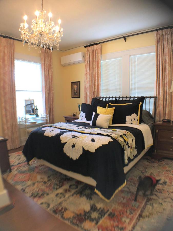 | Avenue O Bed and Breakfast