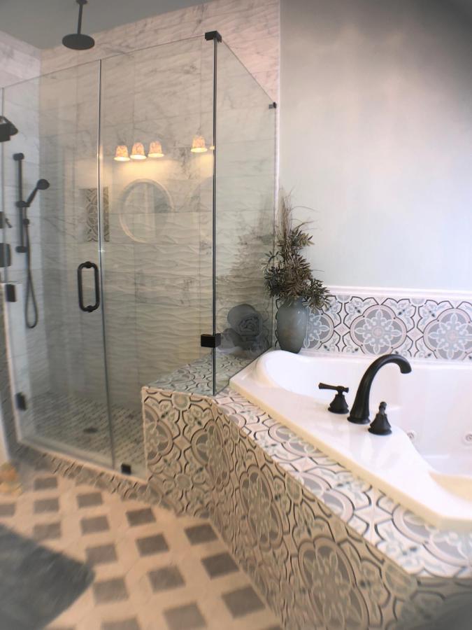 | Avenue O Bed and Breakfast