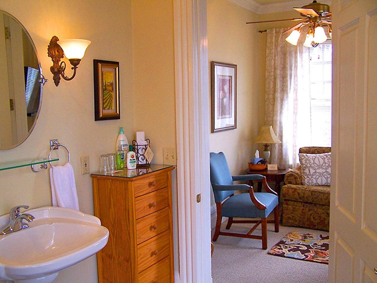 | Lyndon House Bed & Breakfast