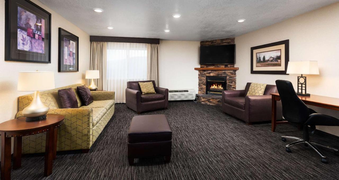 Family Suite at Best Western Plus Landmark Inn