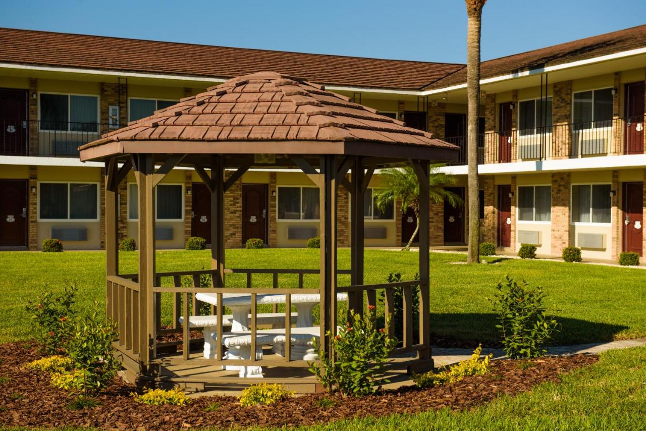  | Roadstar Hotel Zephyrhills