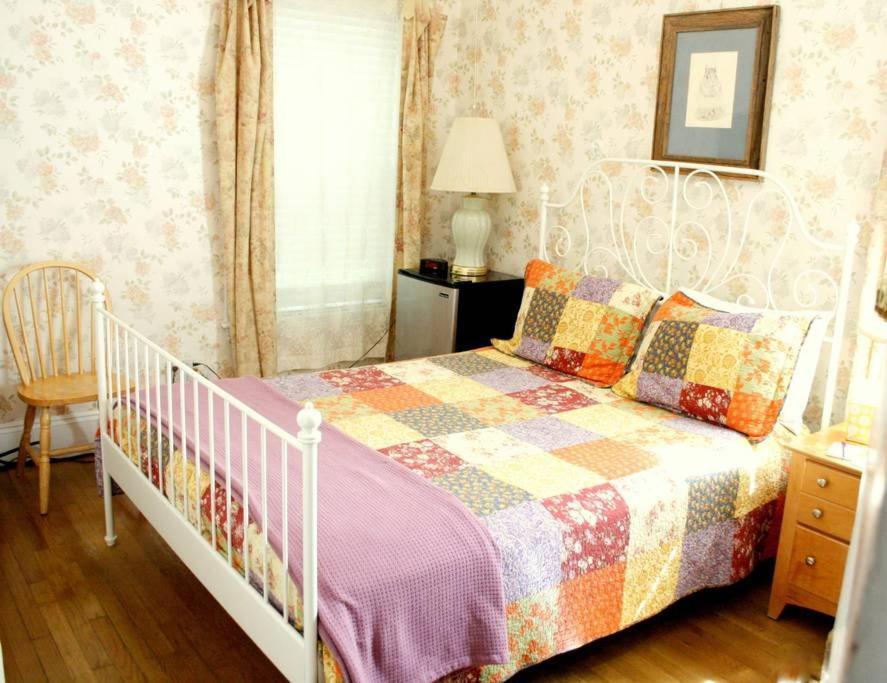 | The Coolidge Corner Guest House: A Brookline Bed and Breakfast