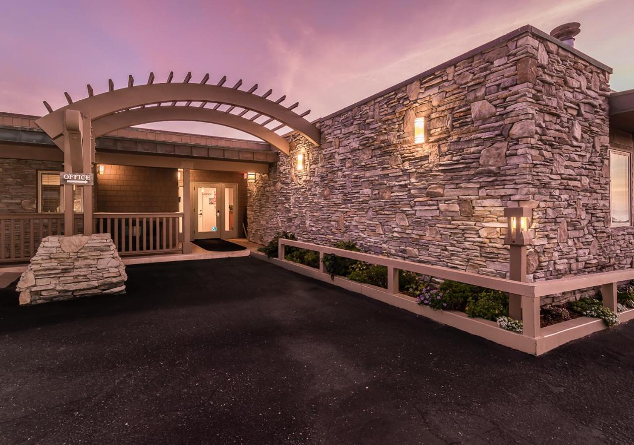 | Little Sur Inn