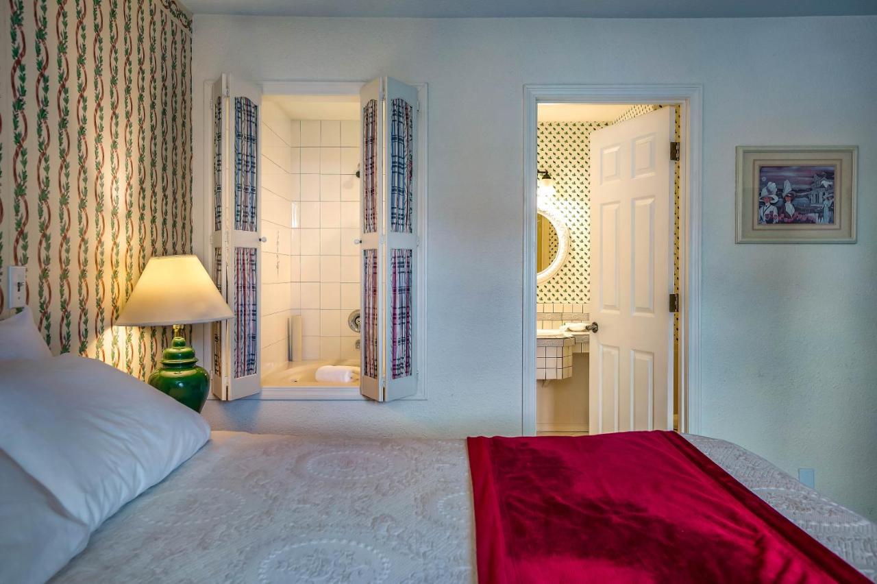 Queen Suite with Spa Bath at Auld Holland Inn