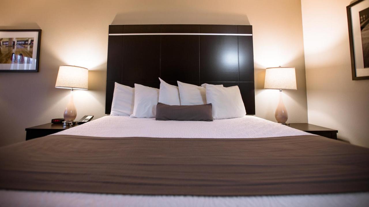 Traditional King Room at Ten Pin Inn & Suites