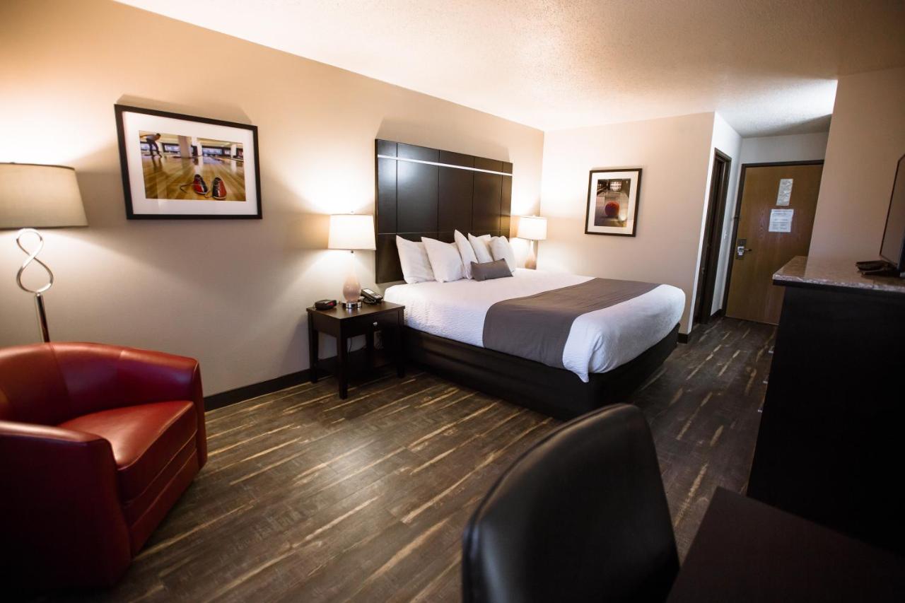 Traditional King Room at Ten Pin Inn & Suites